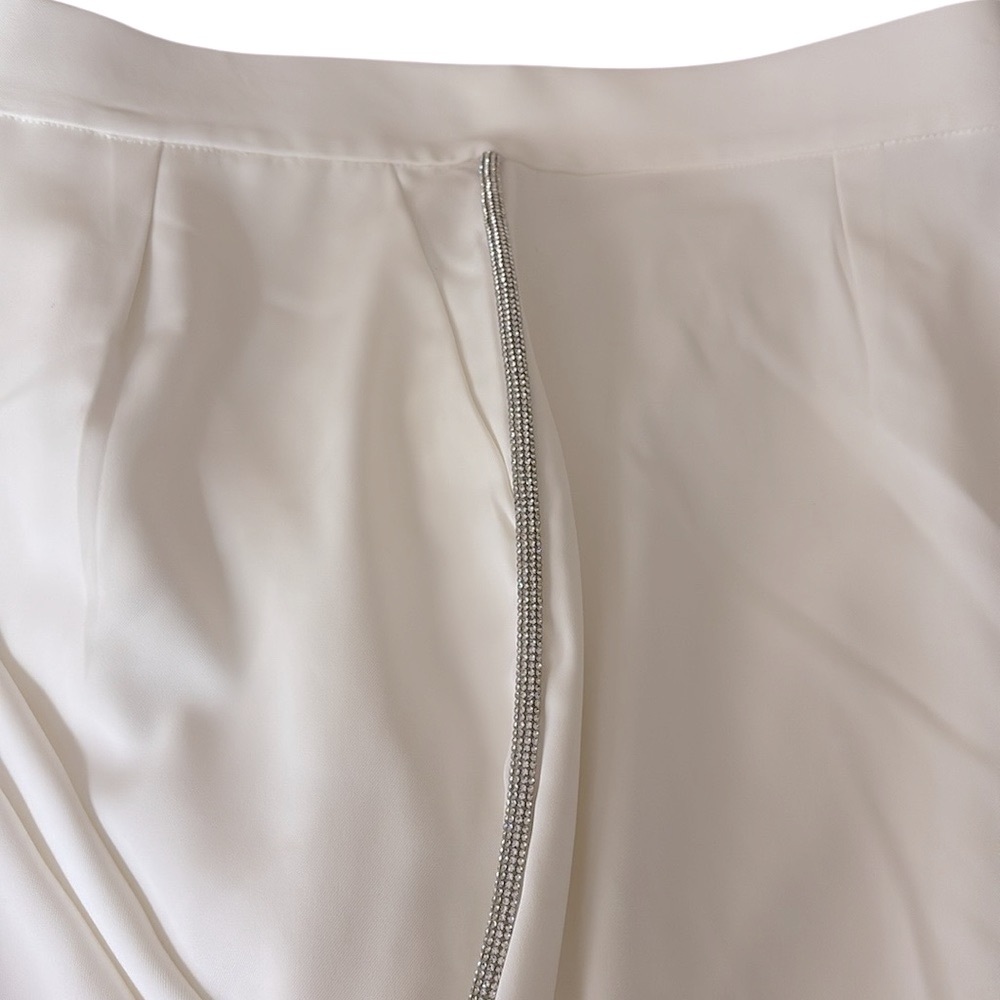 Kate & Mallory pants w/ jewel trim on side seams , white with silver trim, XL